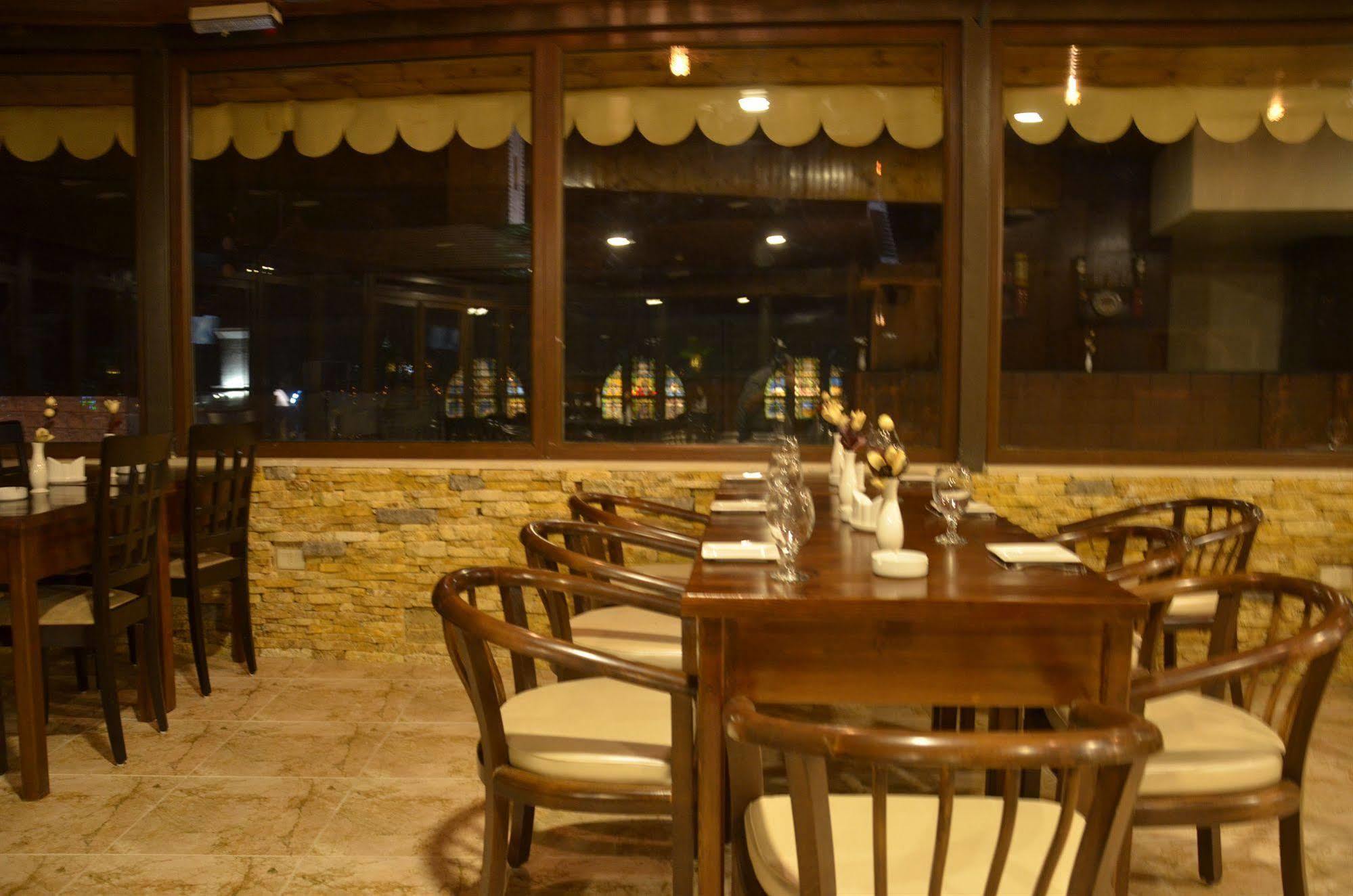 Saint John Hotel Madaba Eksteriør bilde